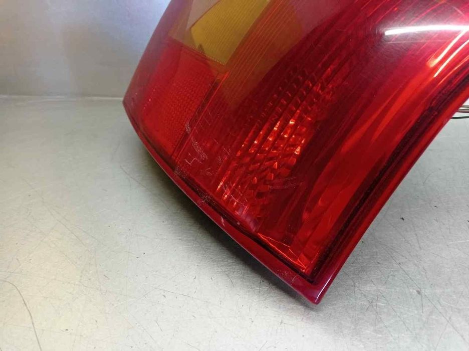 FAROLIM TRASEIRO DIREITO TOYOTA COROLLA 2003