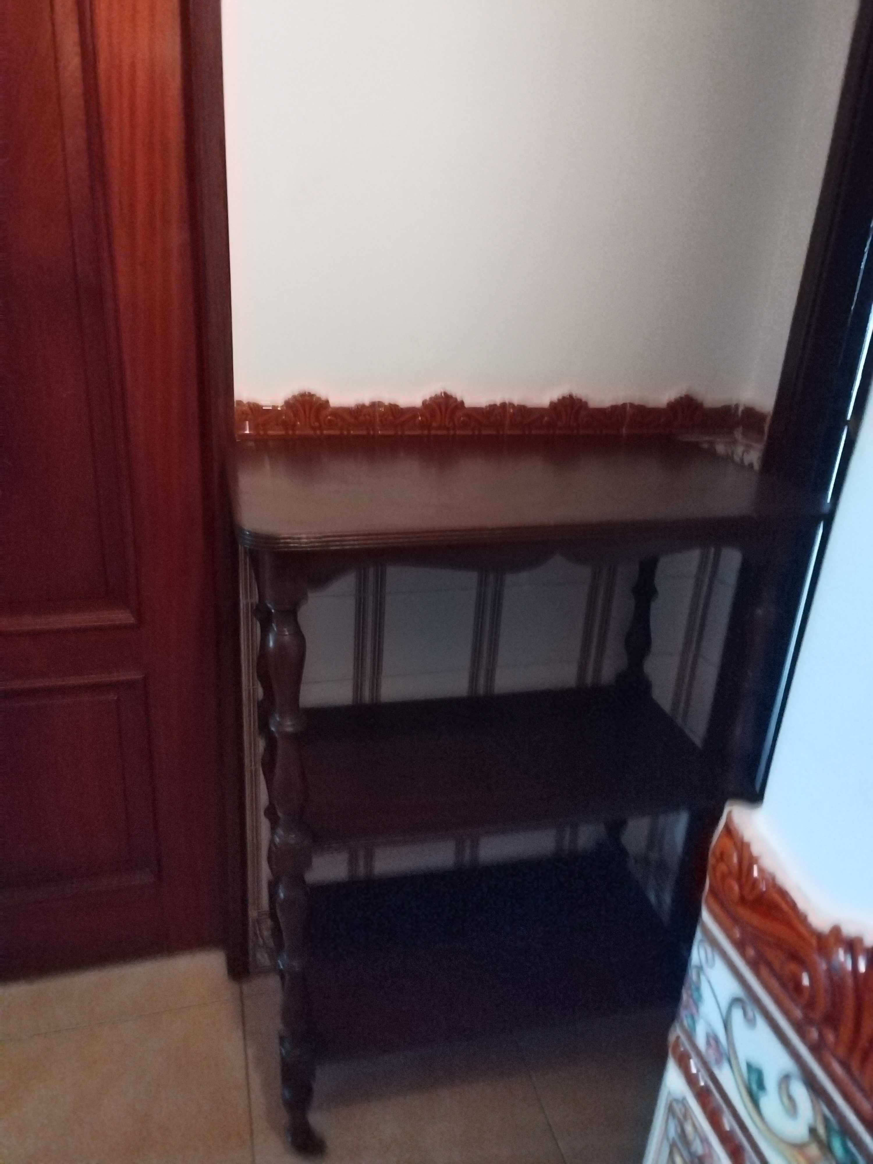 Armário com 3 estantes