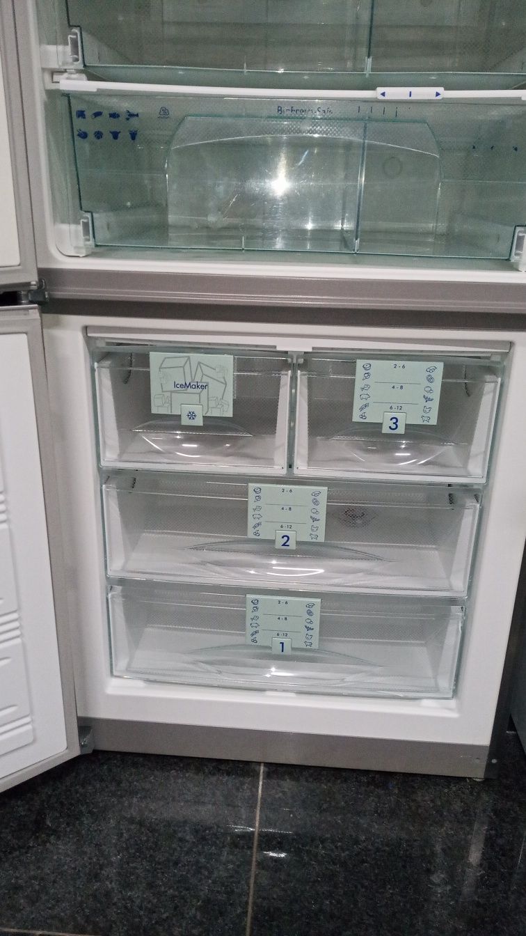 Холодильник Liebherr NO-FROST Ширина 75см нержавейка из Германии