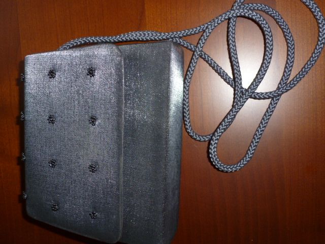 Wizytowa szaro-srebrzysta torebka