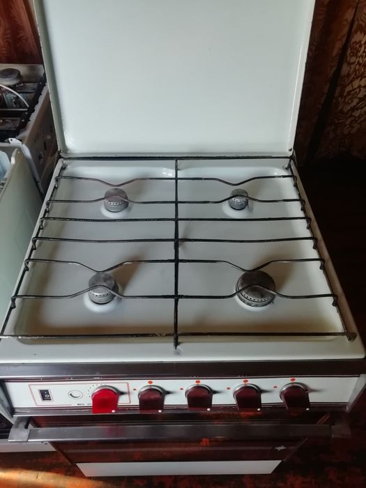 Продам газовую плиту Брест 60смх60