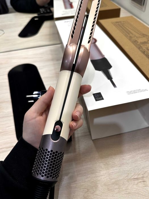 Dyson airstrait Дайсон еірстрейт 2025 року