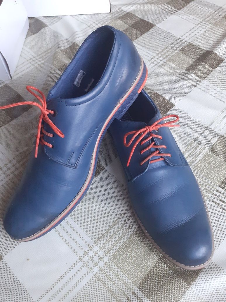 Buty eleganckie skórzane 39 dla chłopaka. Jak nowe !