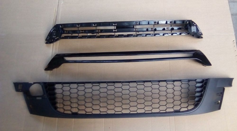 VW SCIROCCO 2008 - kratka dolna zderzaka NOWA