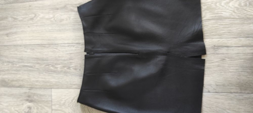 Чорна юбка натуральна шкіра