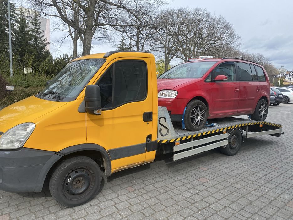 Usługi transportowe autolaweta 7/24 holowanie pomoc drogowa transport