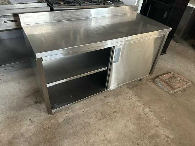 Bancada de inox com 2 portas e prateleira