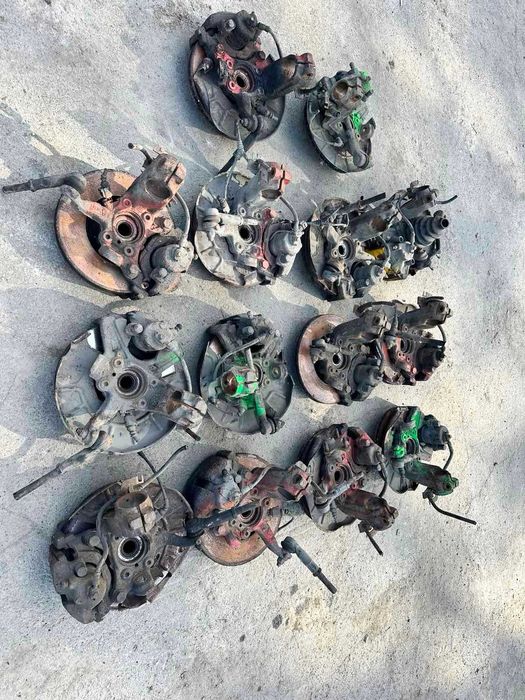 Цапфа ступица гольф 5 шкода а5 поворотний кулак golf 5 skoda a5