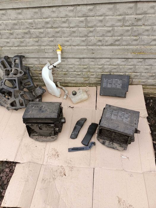 Кришка Меган! корпус акумулятора рено  Меган сценік 3