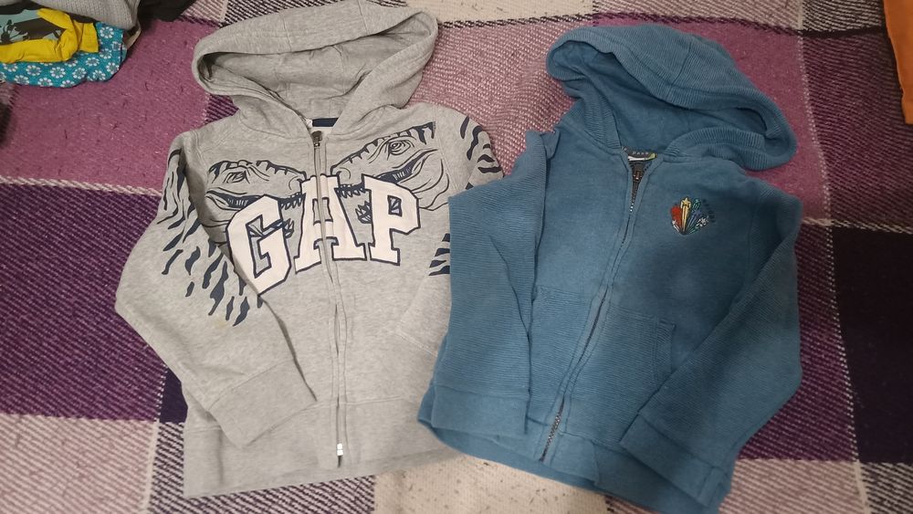 Дві кофти для хлопчика 4-5 років