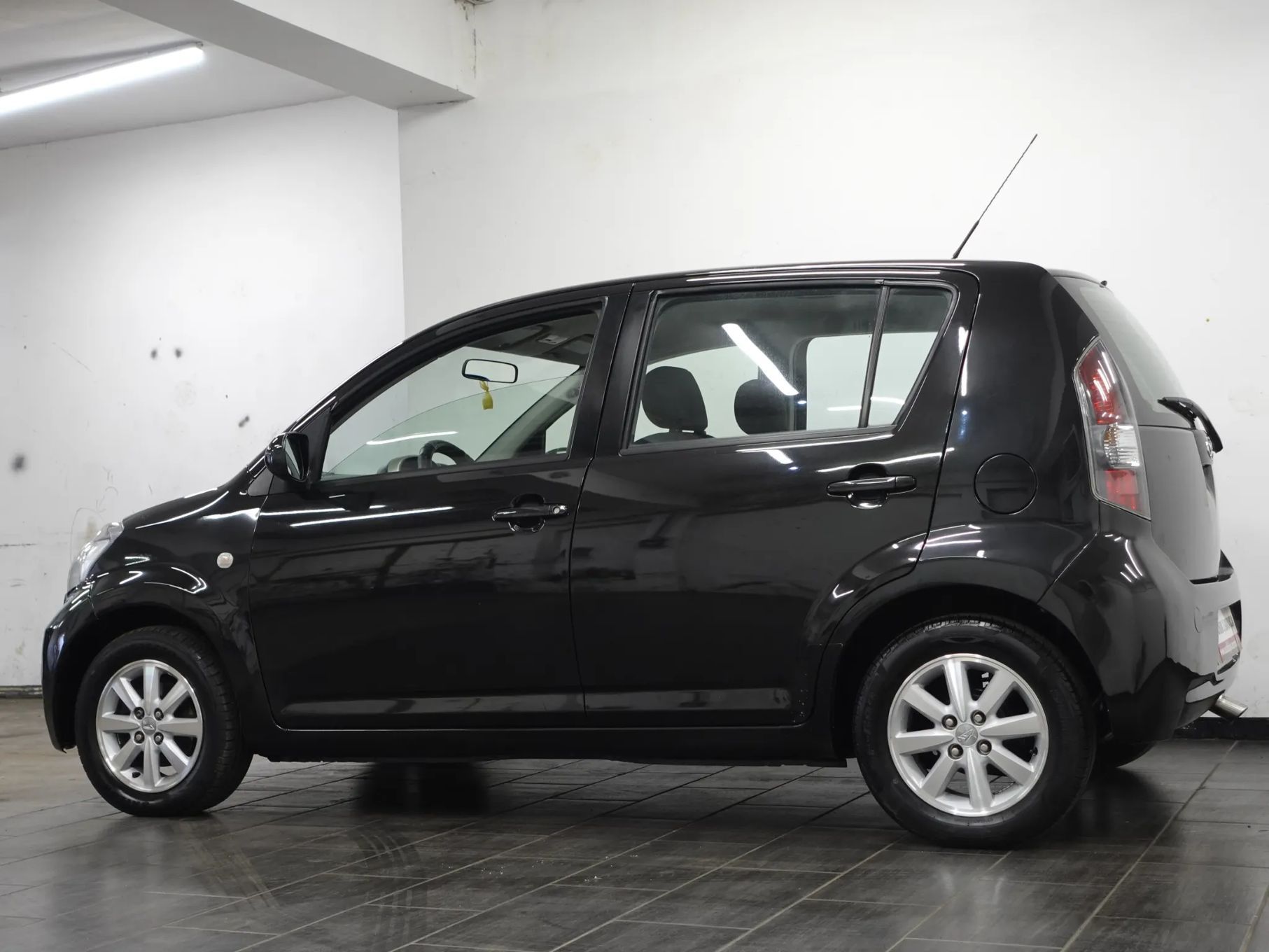 Daihatsu Sirion 1.3i 97PS 4WD KLIMA / Auto z Gwarancją - AUTO BIJAK