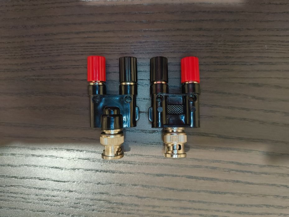 Adaptador BNC Macho - 2x Banana Femea 4mm