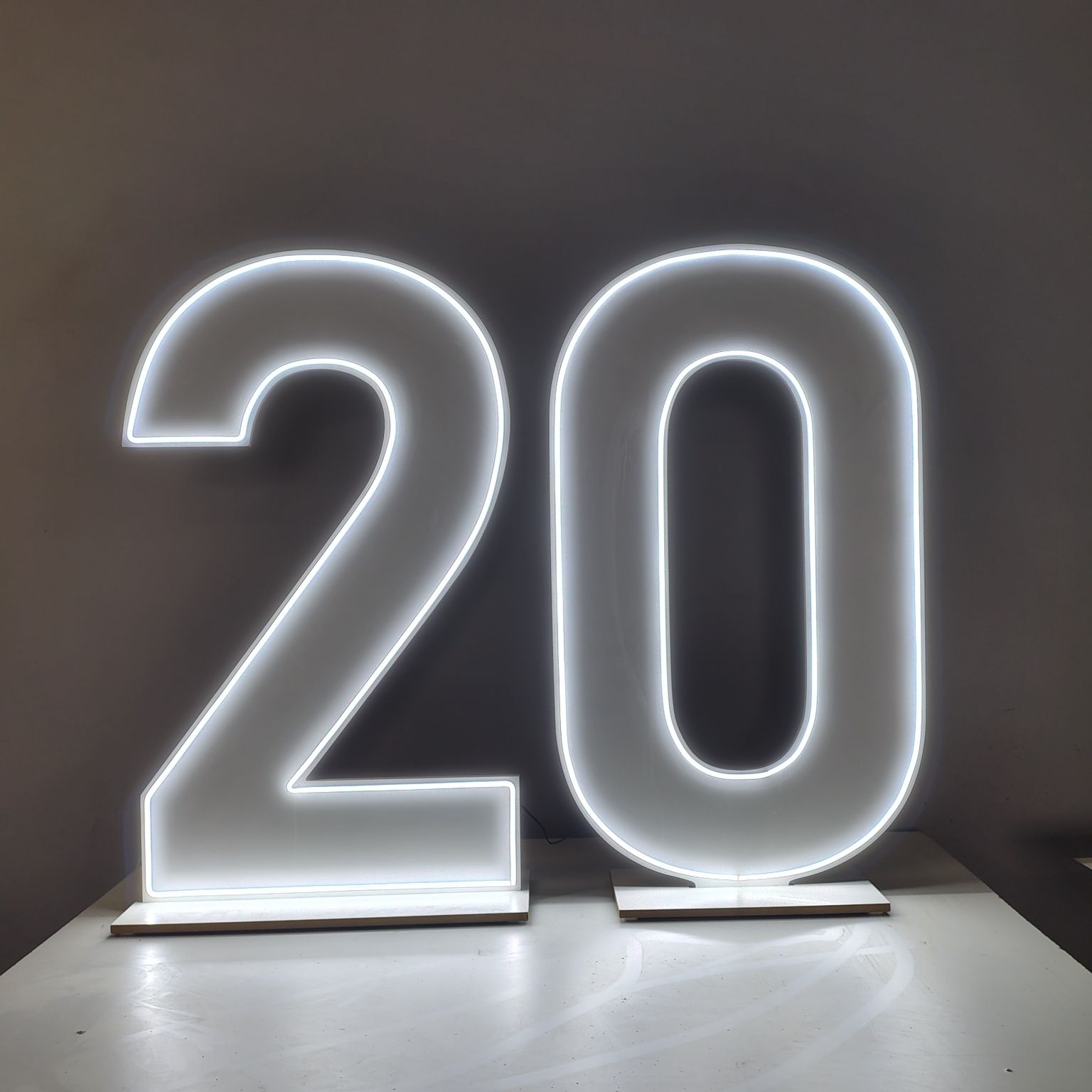Cyfry  podświetlane 0,1,2,3,4,5,6,7,8,9 neon LED