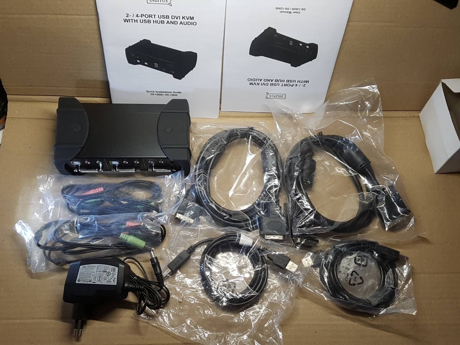 2х-портовий комутатор Digitus Assmann DS - 12820 DVI Audio USB KVM