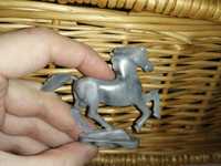 Советские игрушки лошадки. Пластмассовые животные