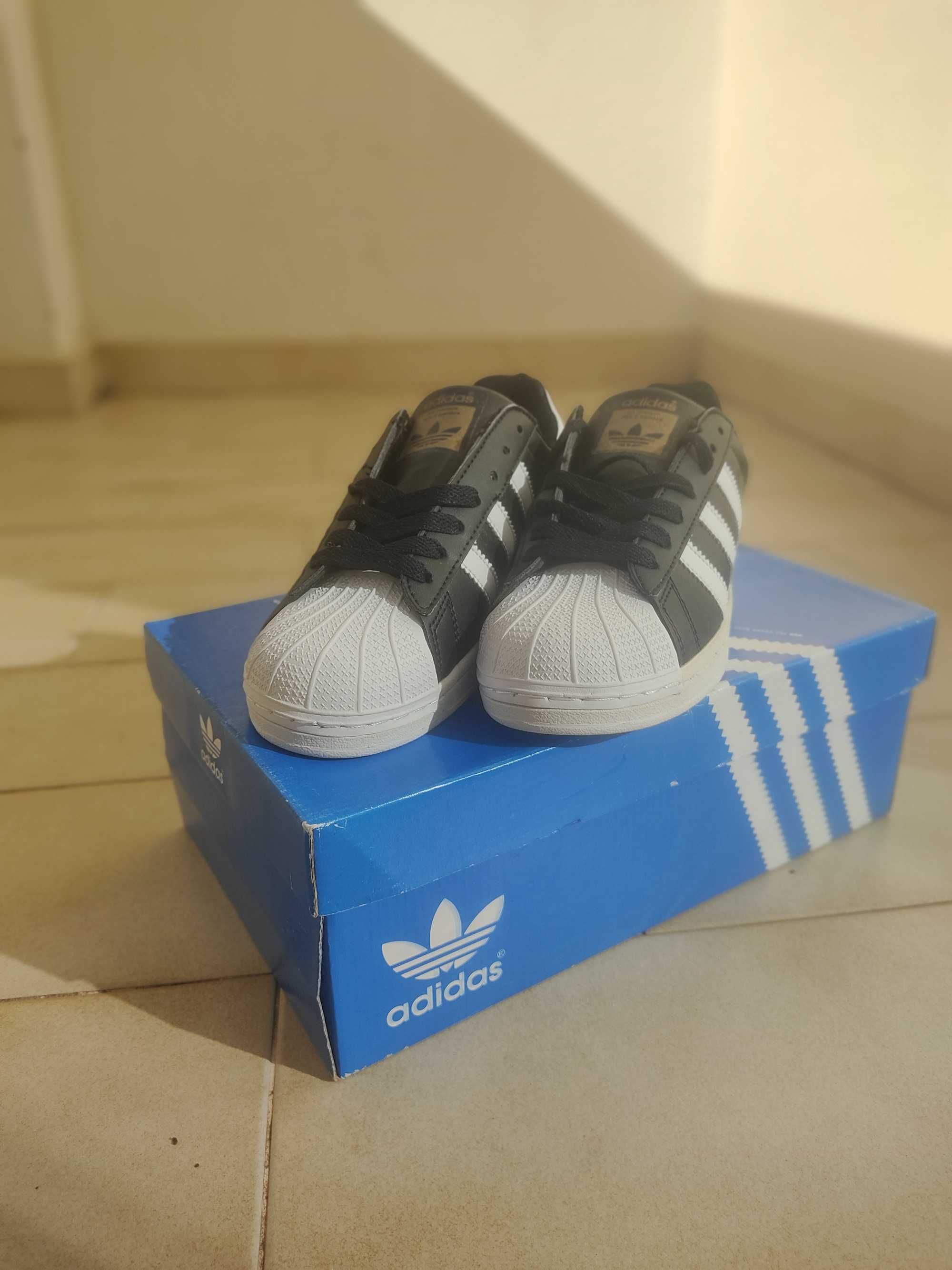 Tenis tipo Adidas Superstar Pretos /Listas Brancas 38/37 NOVOS