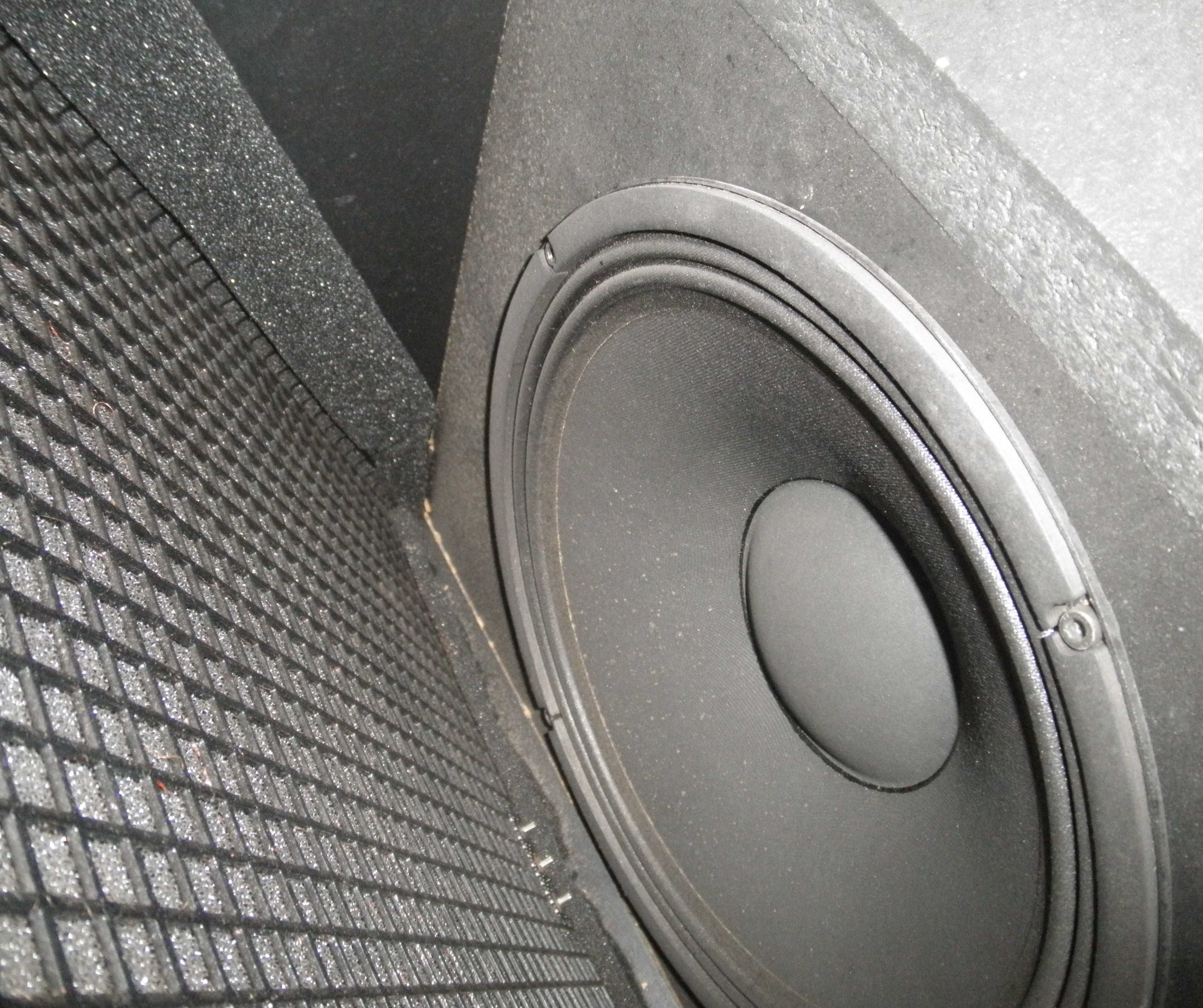 LDM PST 412 . CELESTION. Kolumna basowa, Subwoofer. Subbas. 400 W RMS.