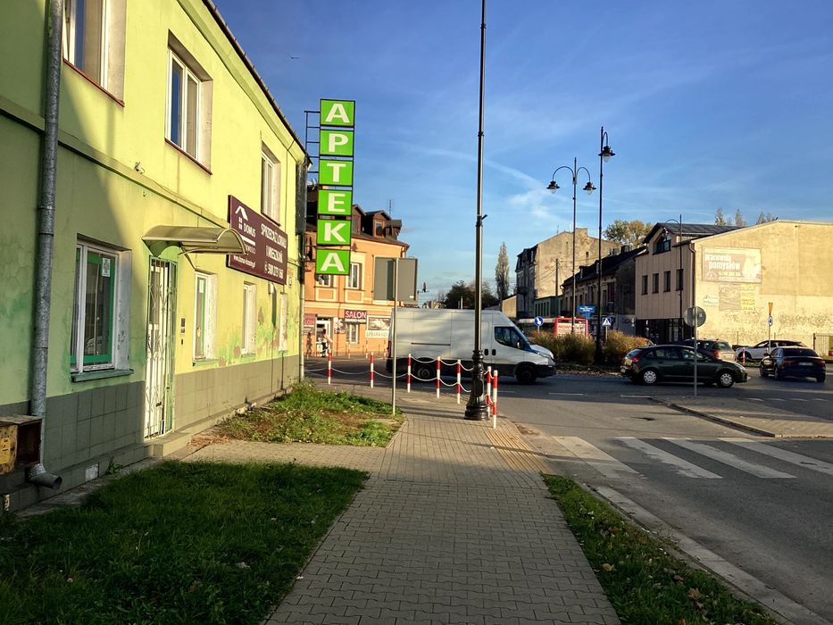 Duży lokal handlowy w doskonałej lokalizacji. 2x40m2,2xtoaleta.Witryna