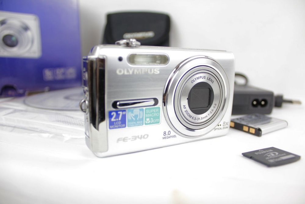 Máquina Fotográfica Olympus FE FE-340 8.0 MP *Para Peças ou Reparar*