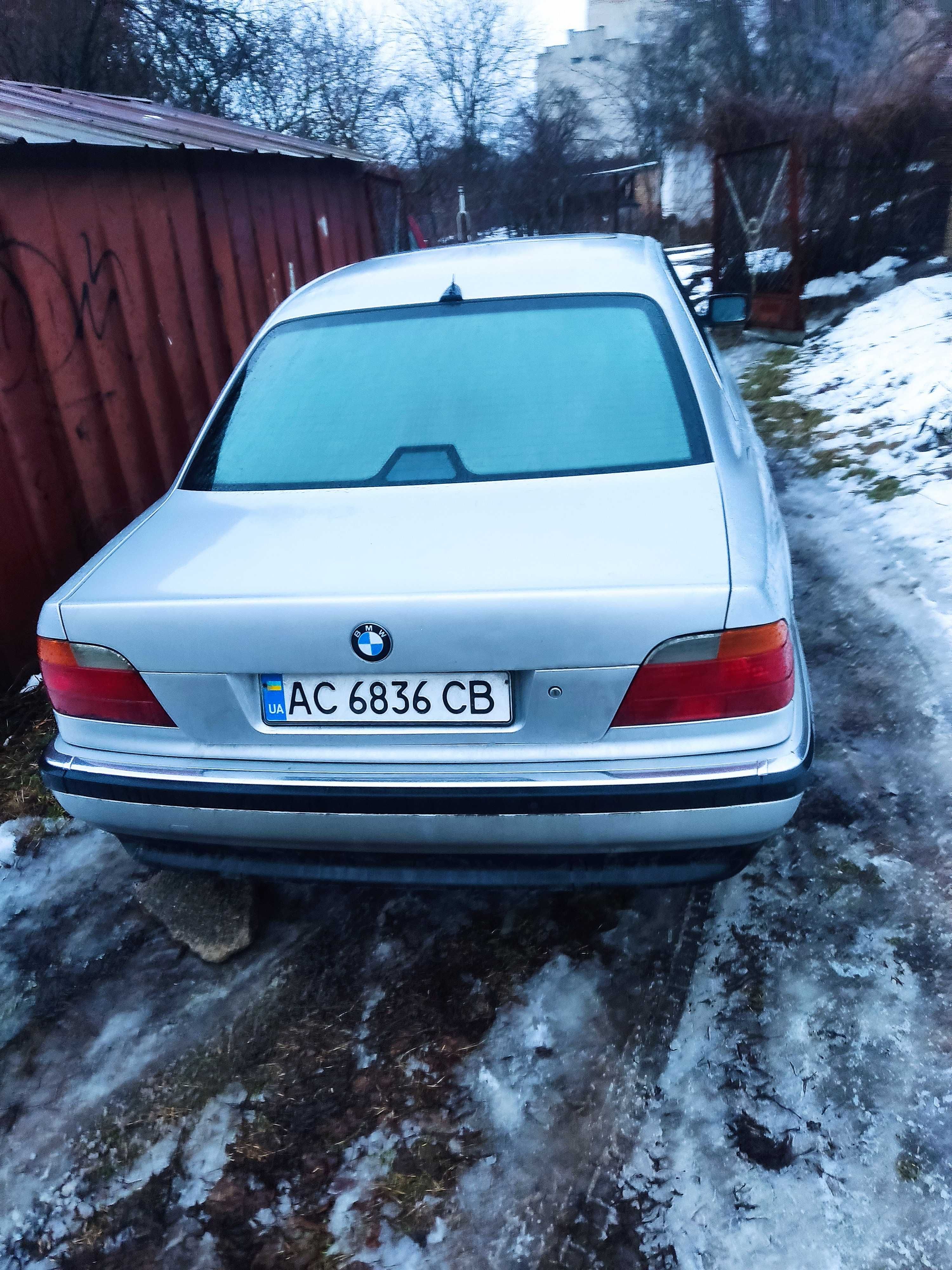 Продам BMW e38  2000