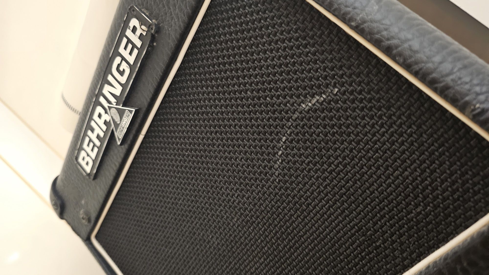 Amplificador Behringer