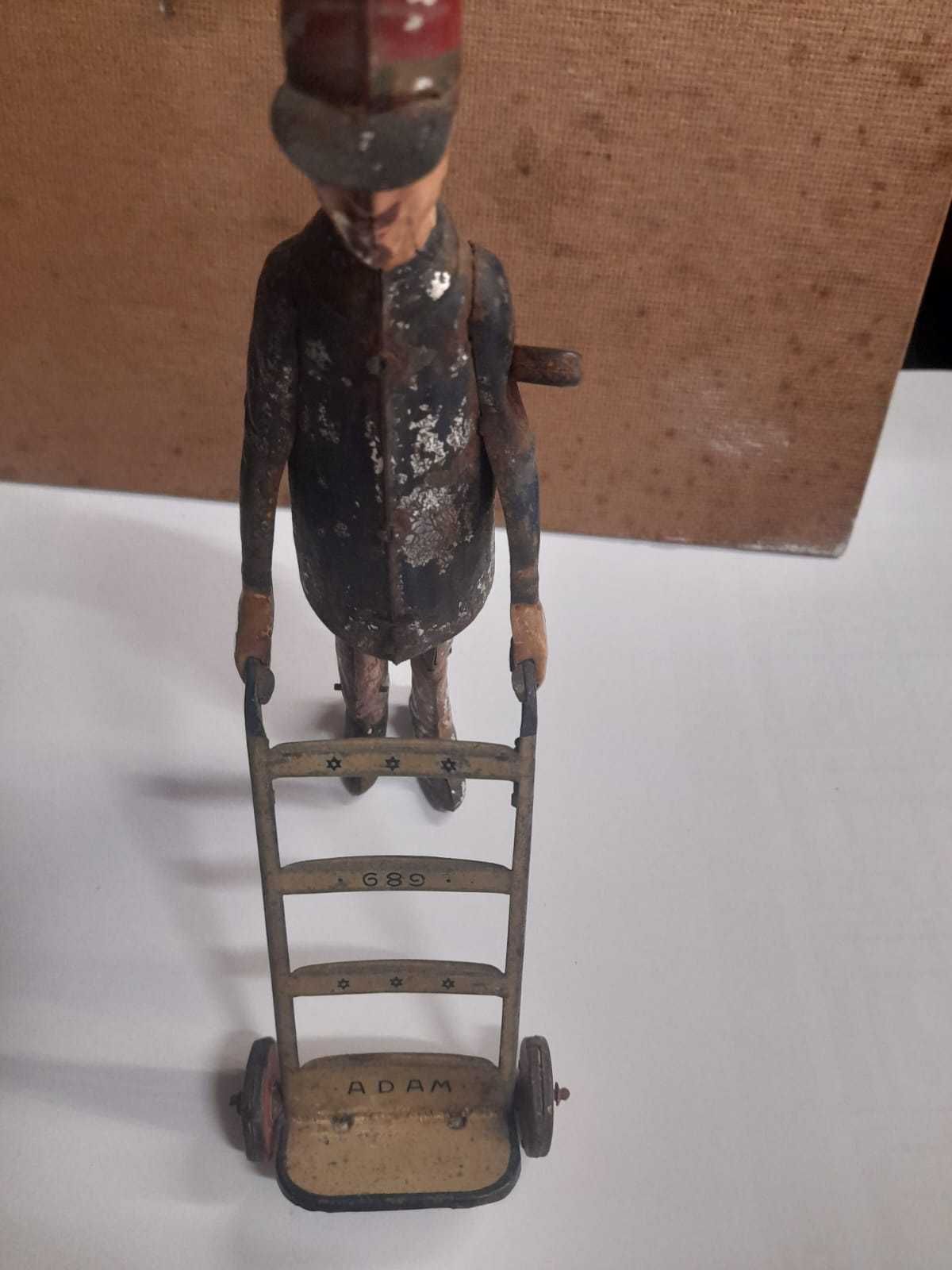 Boneco em chapa do ano de 1900, original.