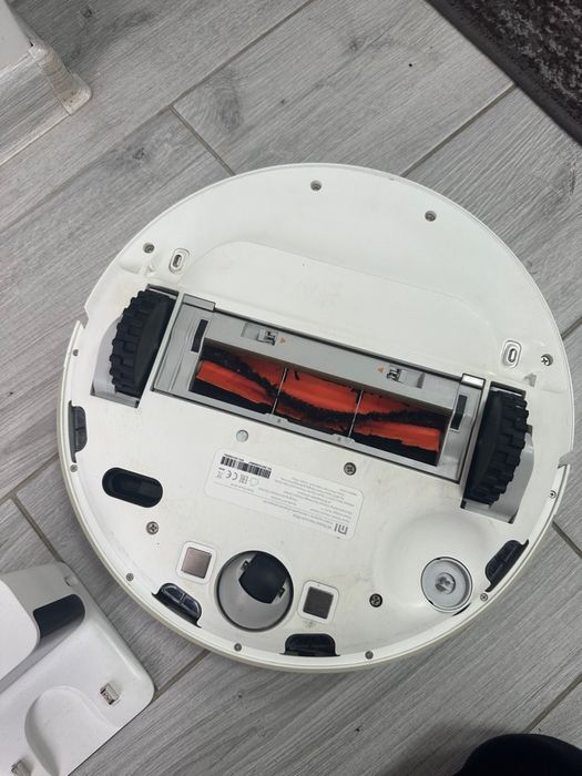 Робот-плесос с функцией влажной уборки ксіомі