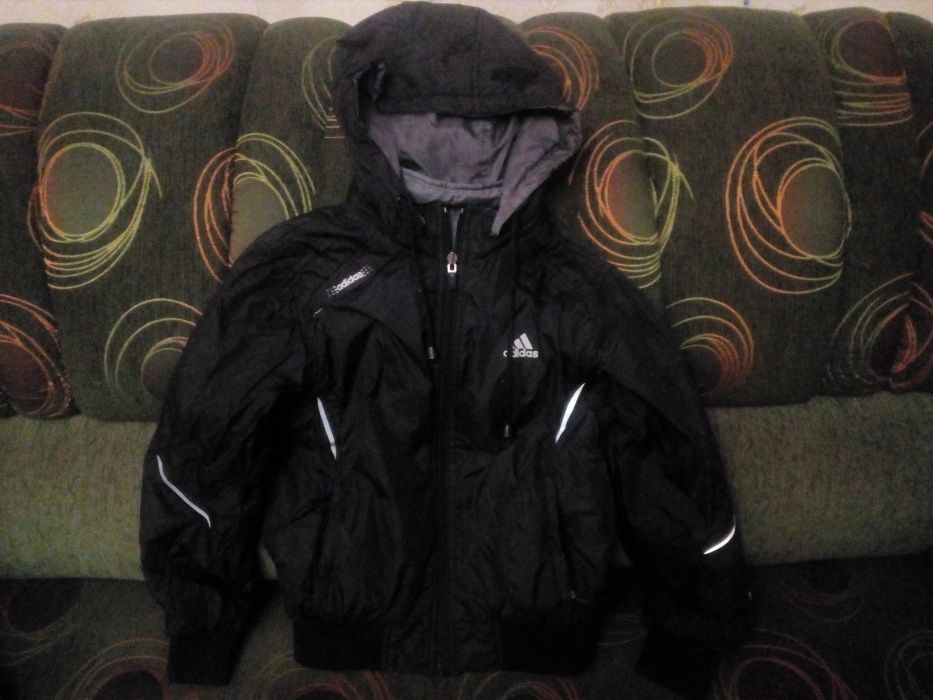 Продам двухсторонню куртку adidas на хлопчика 128-140
