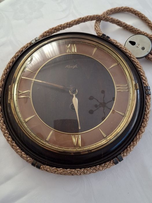 Zegar wiszący marki Kienzle