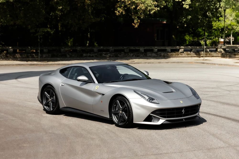 Ferrari F12 Berlinetta Hele