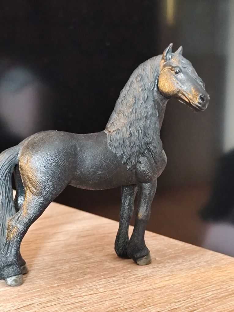 Konie Schleich Fryzyjski i źrebak rasy Trakeńskiej
