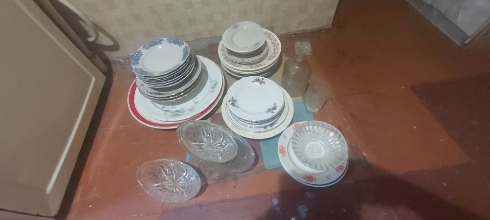 Посуд, тарілки самовивоз