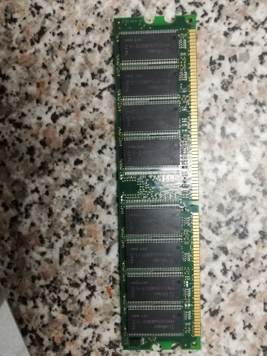 1 GB Memória RAM DR1