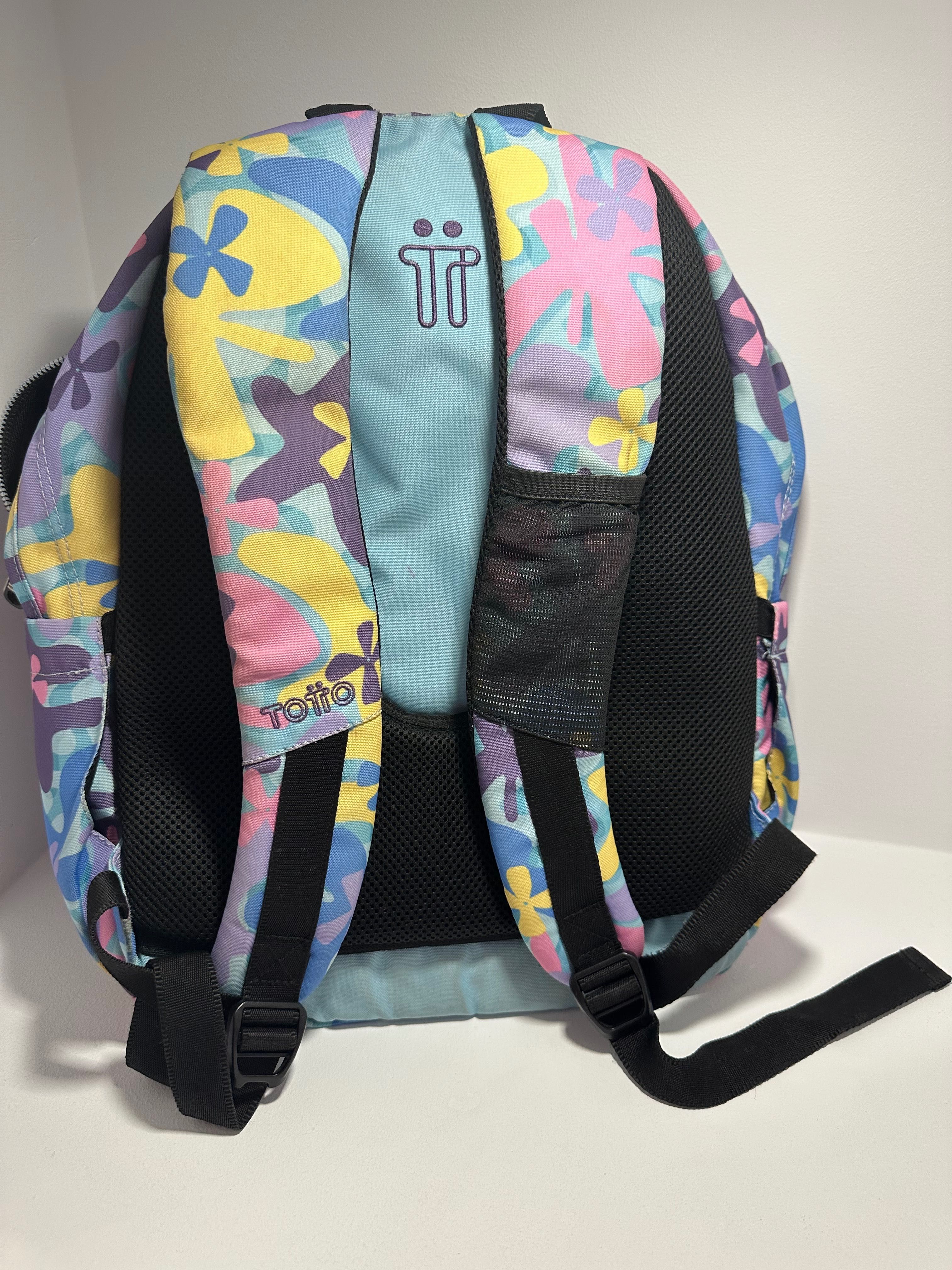 Mochila escola Totto e estojo