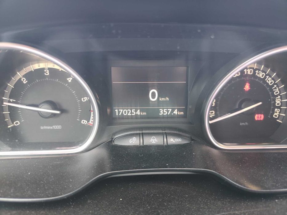 PEUGEOT 208 1.6HDI modelo XY