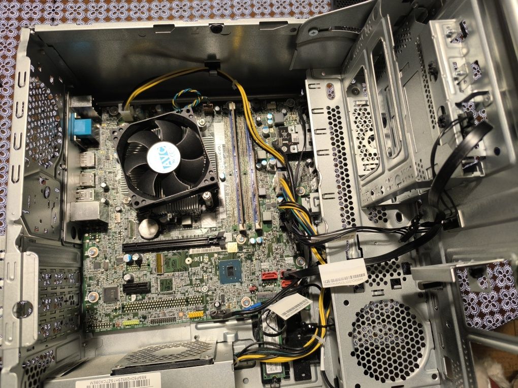 Komputer stacjonarny Lenovo plus monitor cały zestaw