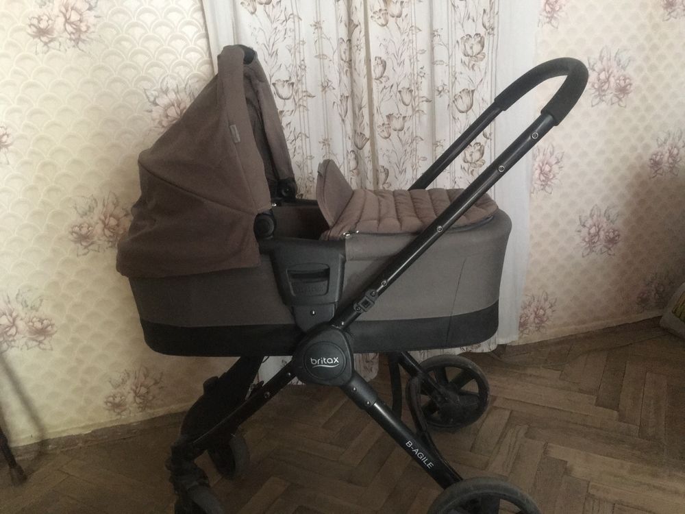 Продам коляску Britax