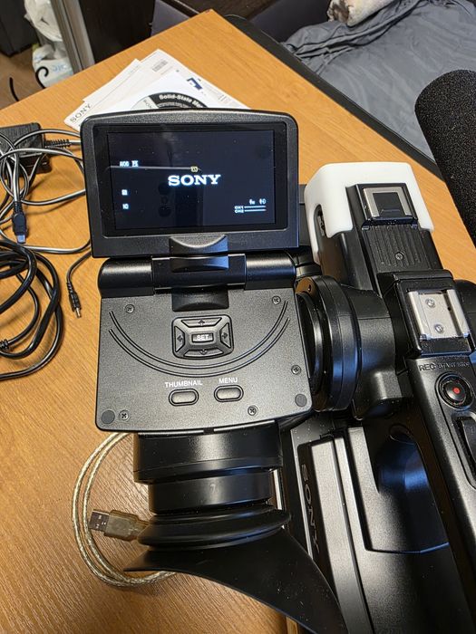 Видеокамера SONY HXR-MC2500