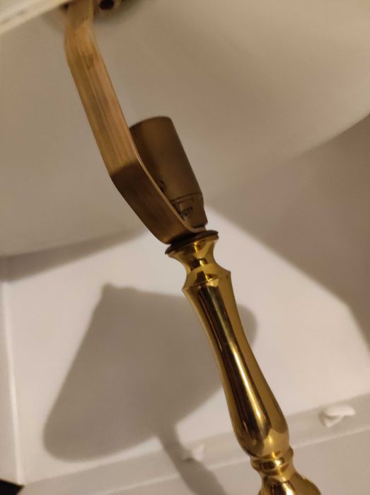 Mosiężna lampka stołowa ze szklanym kloszem