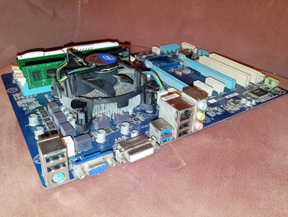 Płyta Główna Gigabyte GA B75 D3V plus Ram DDR3