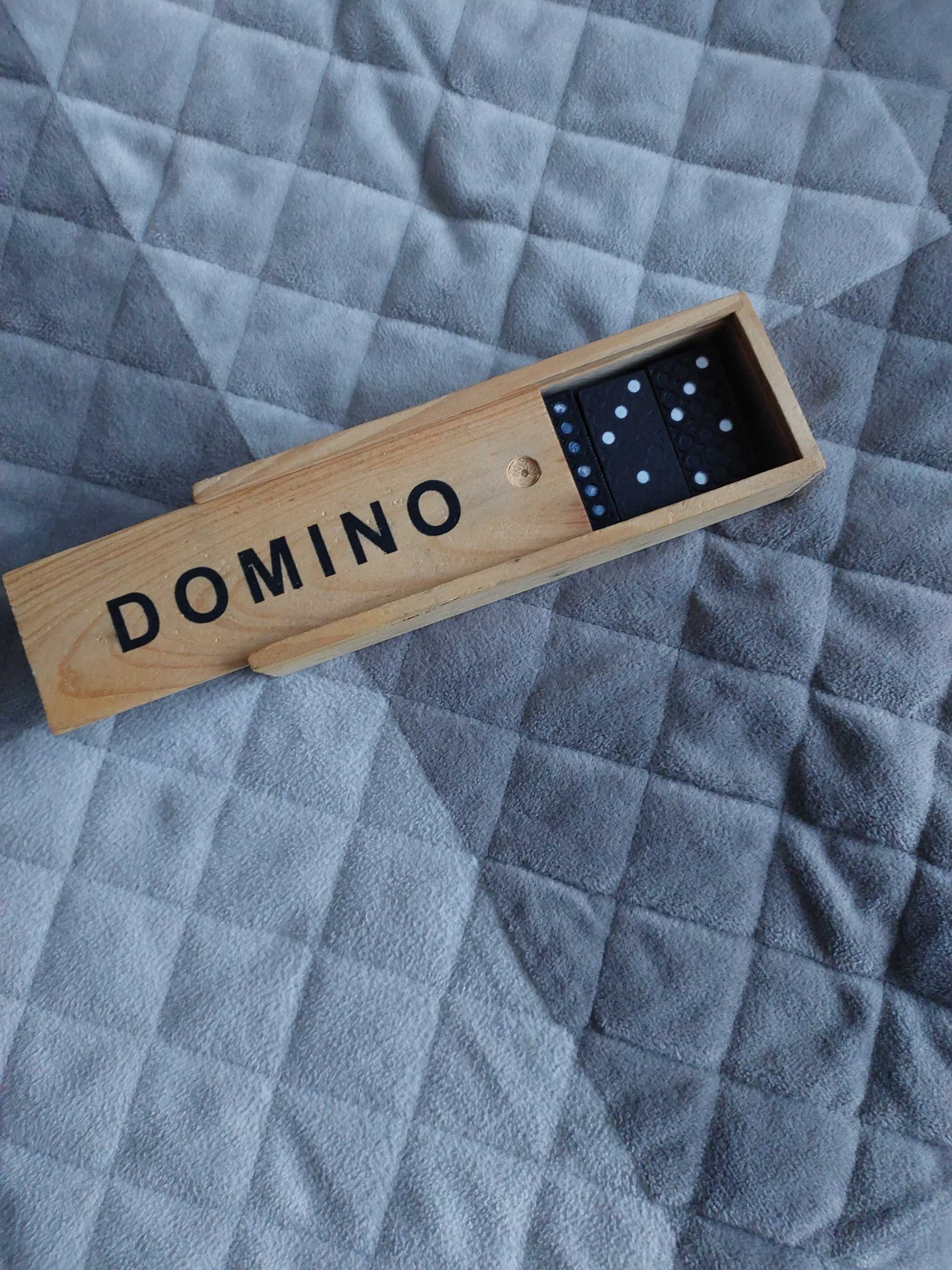 Gra Domino w drewnianym pudełku