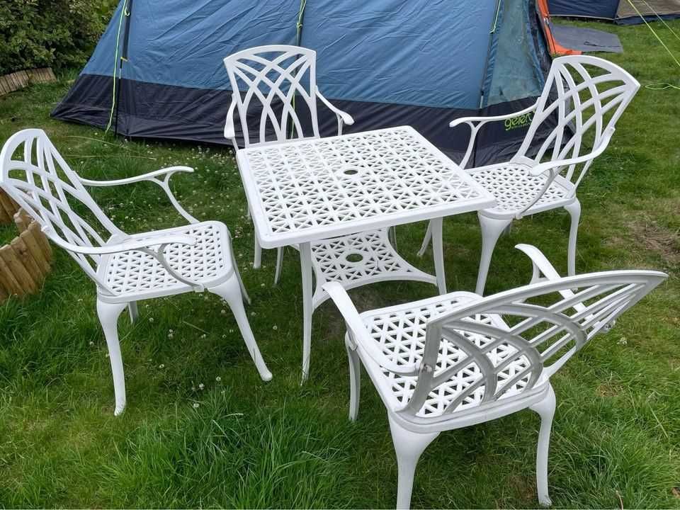 Aluminiowy komplet mebli ogrodowych. Idealny stan , całoroczny komplet