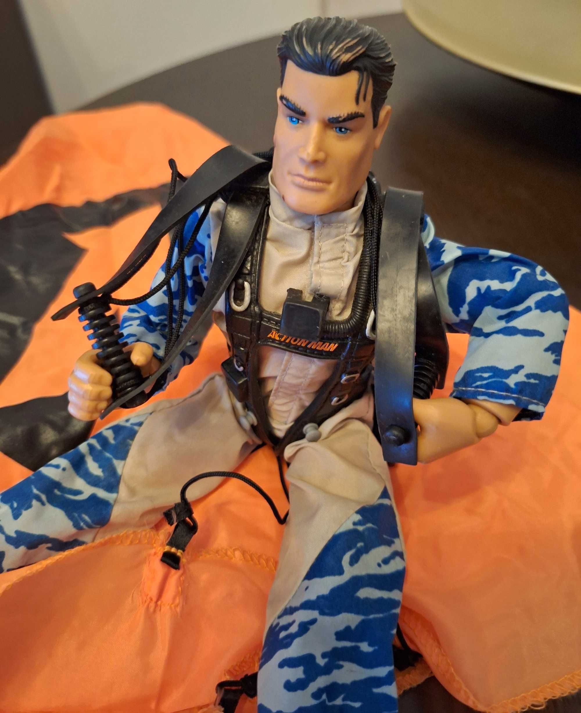 Action Man paraquedista