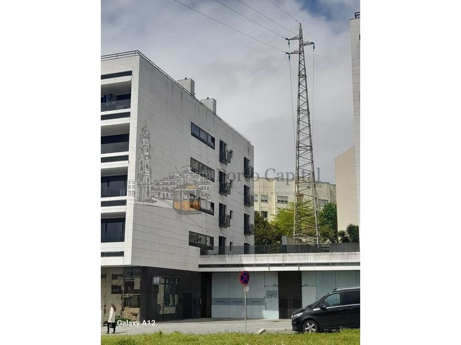 Excelente loja com 205m2 para arendamento em Matosinhos junto ao Ho...