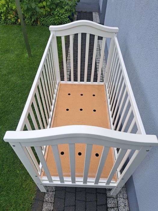 Łóżeczko dziecięce białe