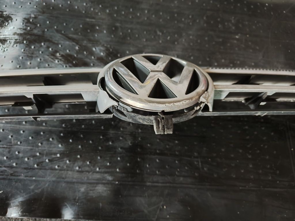 Grill przód atrapa maski volkswagen golf 4 lb7z