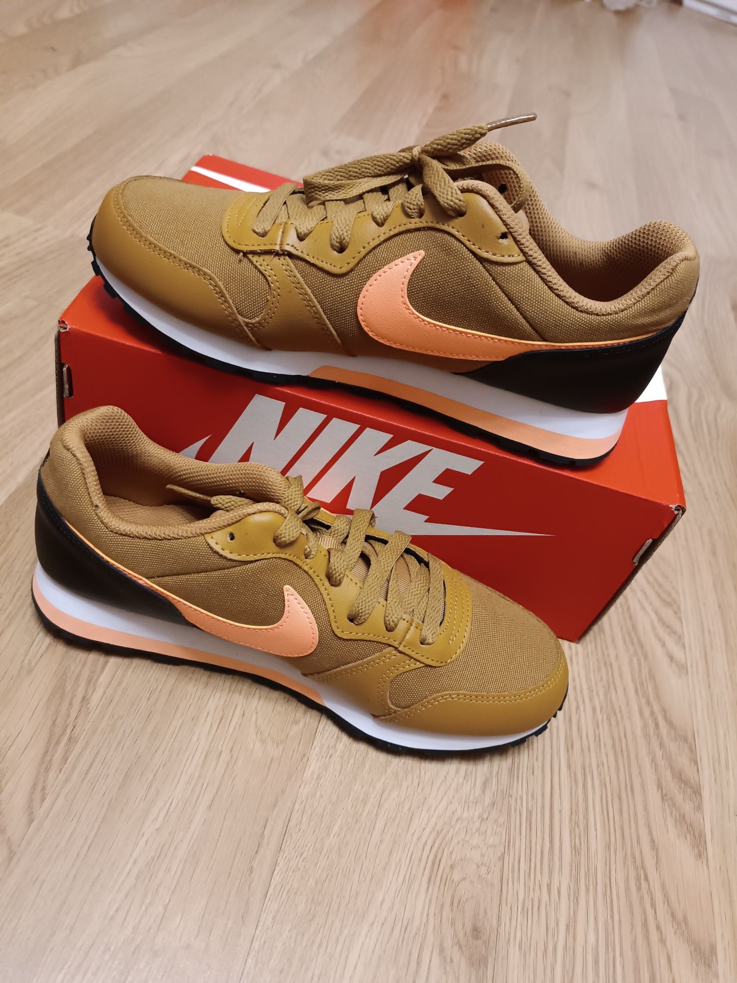 Оригінальне взуття NIKE