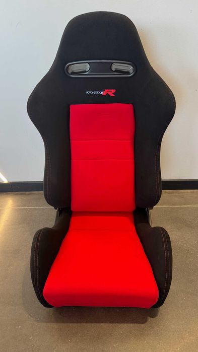 Baquet TypeR preta e vermelha