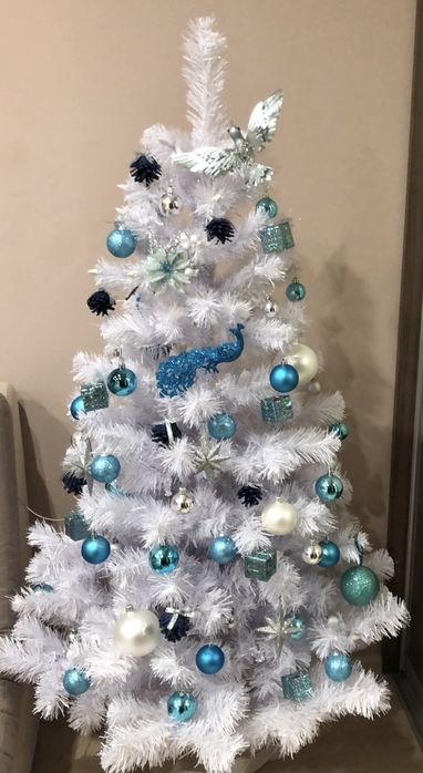 Штучна біла ялинка