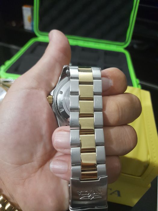 Relógio invicta original com brilhantes  na caixa